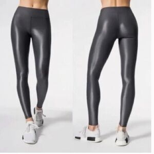 CARBON38 Liquid Steel High Rise 7/8 Leggings
Cloud Compression Size Small